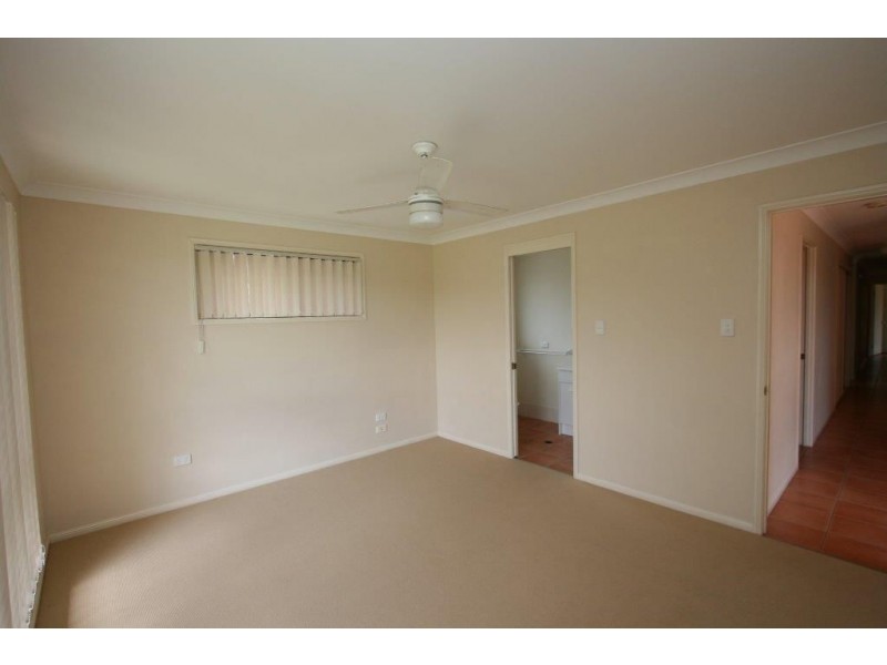 17 Mossman Way, Sandstone Point QLD 4511