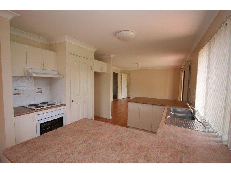17 Mossman Way, Sandstone Point QLD 4511