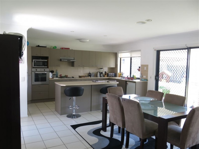3 Dunwich Court, Sandstone Point QLD 4511