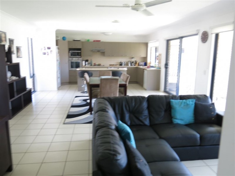 3 Dunwich Court, Sandstone Point QLD 4511