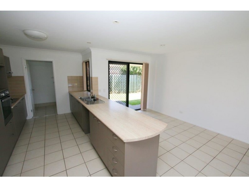 310 Bestmann Rd, Sandstone Point QLD 4511