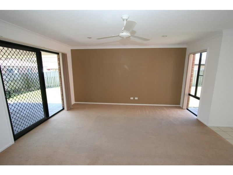310 Bestmann Rd, Sandstone Point QLD 4511