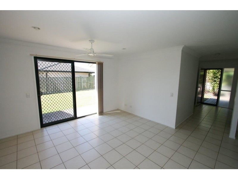 310 Bestmann Rd, Sandstone Point QLD 4511