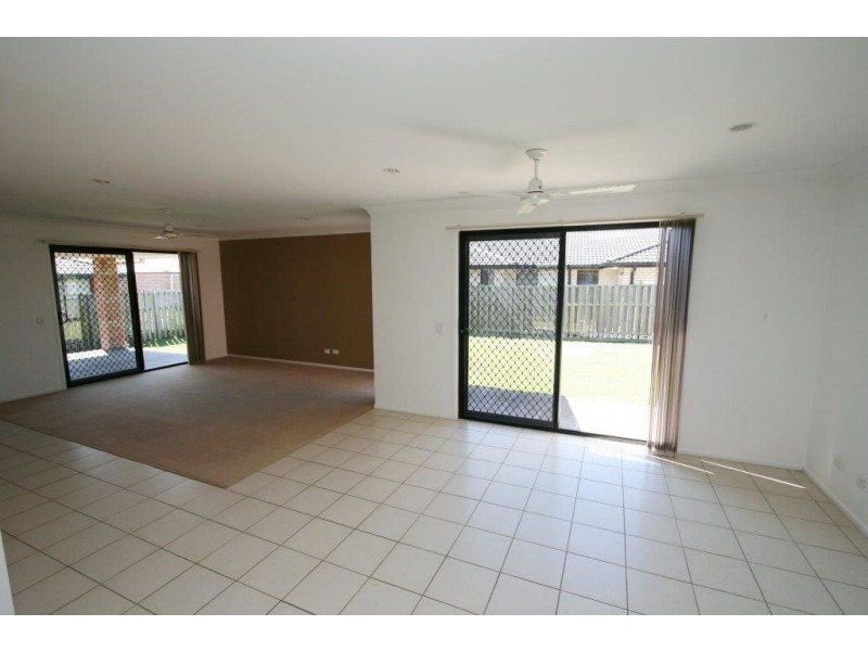 310 Bestmann Rd, Sandstone Point QLD 4511
