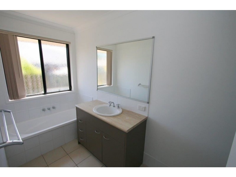 310 Bestmann Rd, Sandstone Point QLD 4511