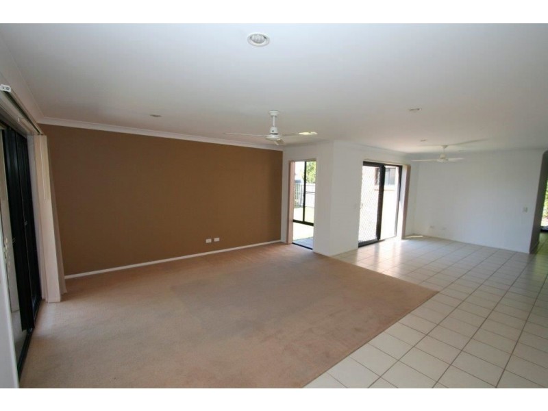 310 Bestmann Rd, Sandstone Point QLD 4511