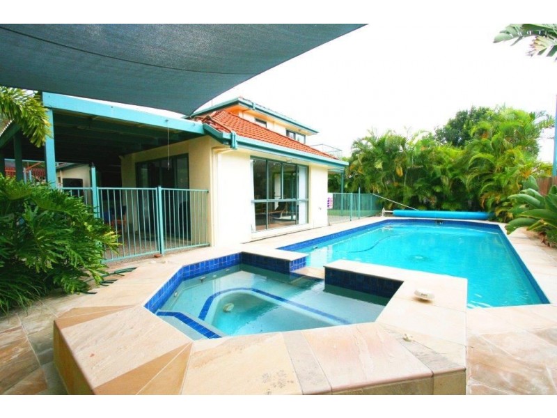 24 Schooner Crt, Banksia Beach QLD 4507