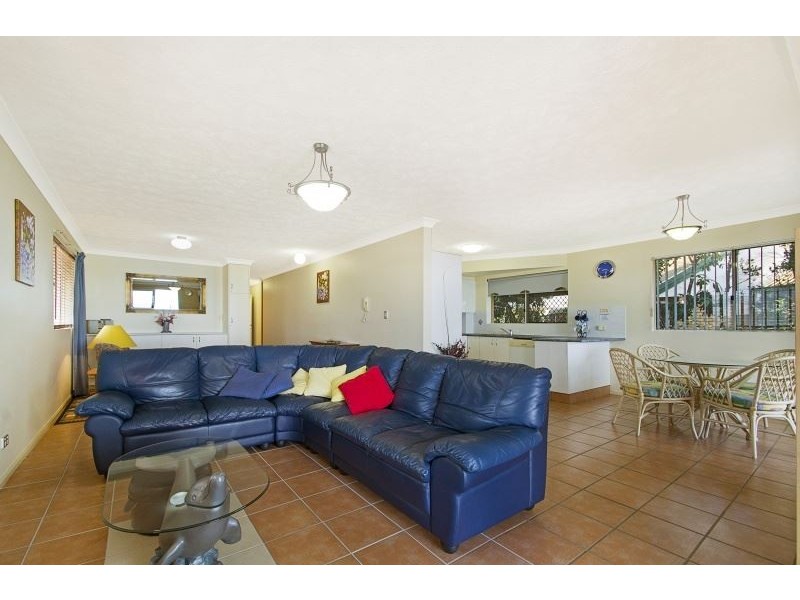 2/205 Welsby Pde, Bongaree QLD 4507