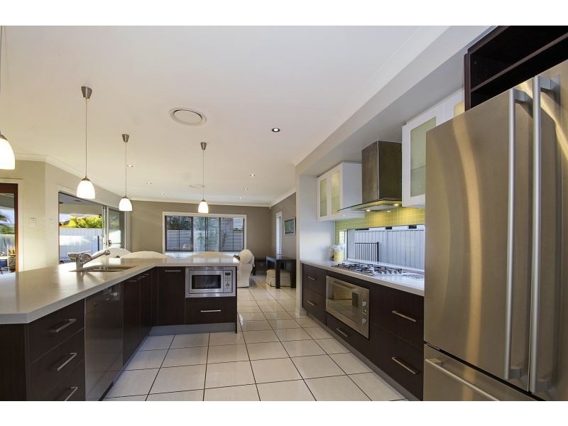 7 Fulmar Cr, Banksia Beach QLD 4507
