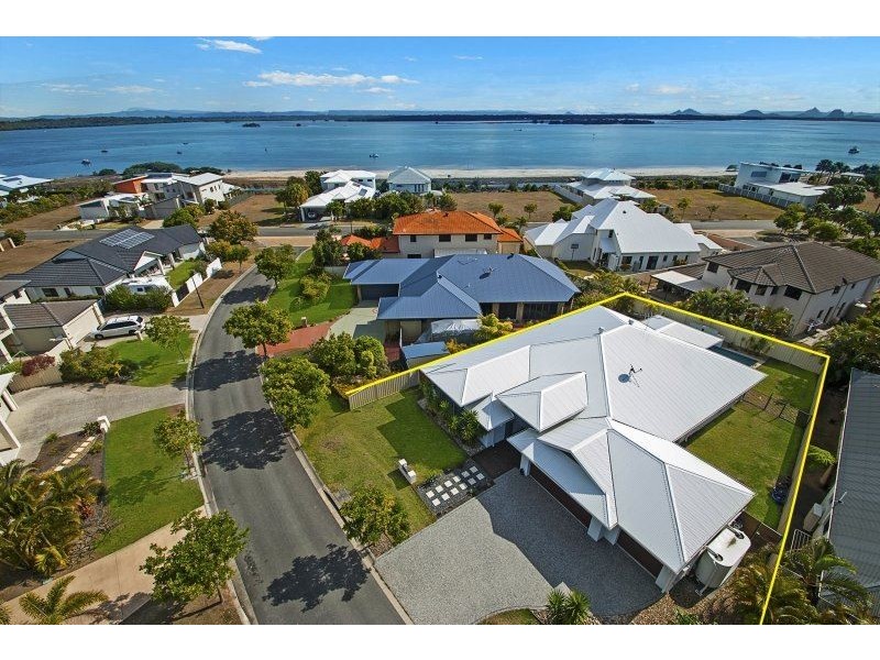 7 Fulmar Cr, Banksia Beach QLD 4507