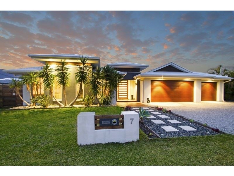 7 Fulmar Cr, Banksia Beach QLD 4507