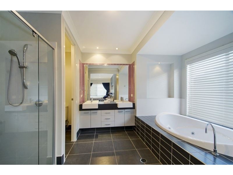7 Fulmar Cr, Banksia Beach QLD 4507