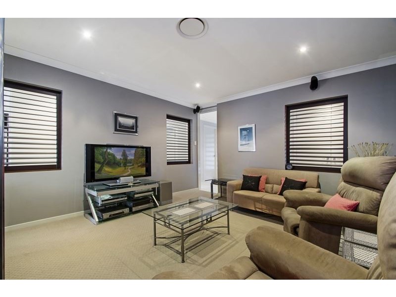 7 Fulmar Cr, Banksia Beach QLD 4507
