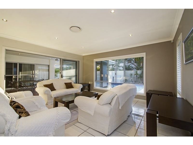 7 Fulmar Cr, Banksia Beach QLD 4507