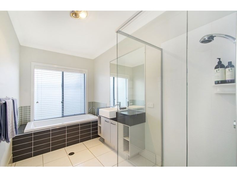 7 Fulmar Cr, Banksia Beach QLD 4507