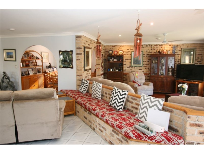 6 Cutter Cr, Banksia Beach QLD 4507