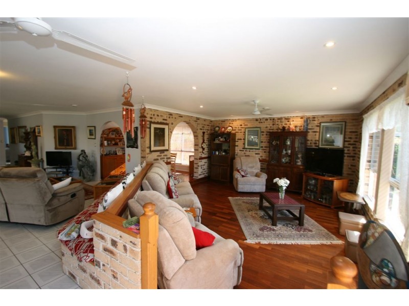 6 Cutter Cr, Banksia Beach QLD 4507