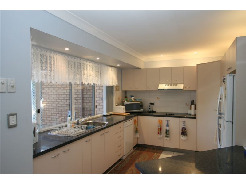6 Cutter Cr, Banksia Beach QLD 4507
