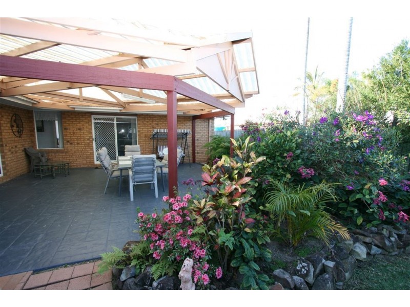 6 Cutter Cr, Banksia Beach QLD 4507