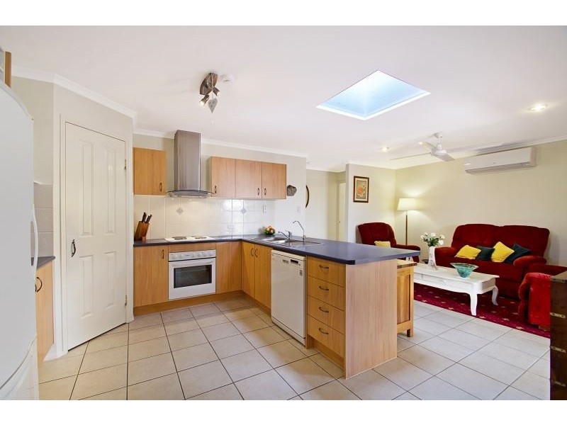 8 Clovelly Place, Sandstone Point QLD 4511