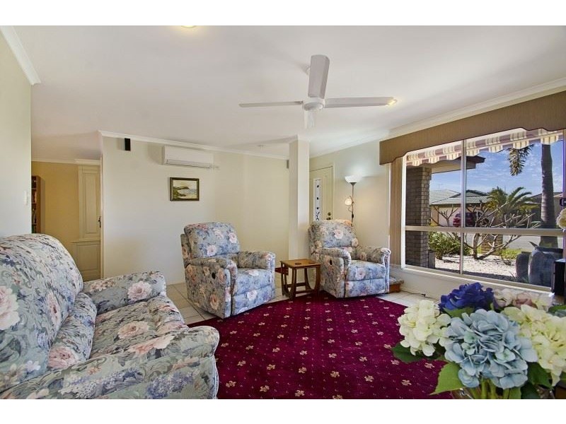 8 Clovelly Place, Sandstone Point QLD 4511