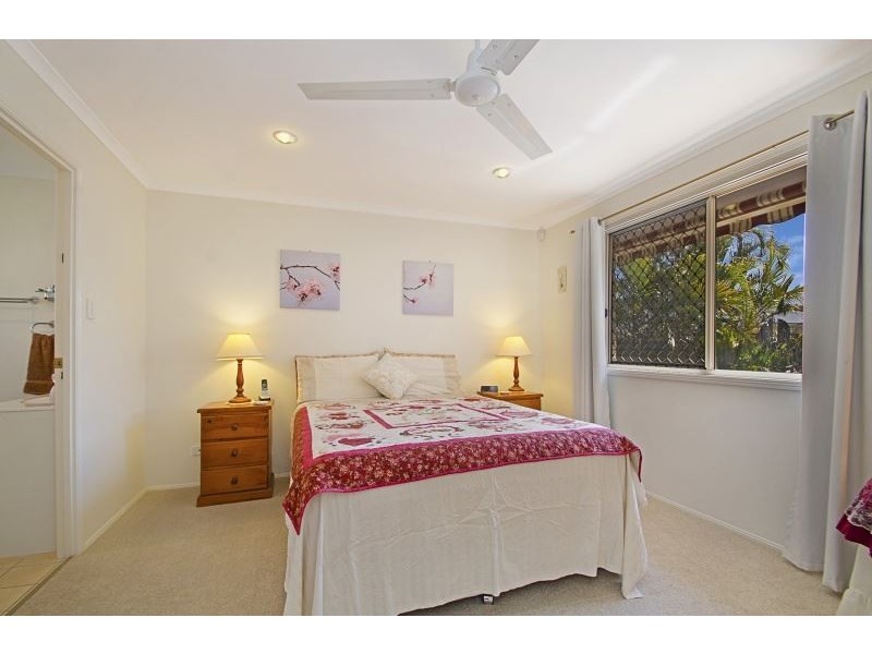 8 Clovelly Place, Sandstone Point QLD 4511