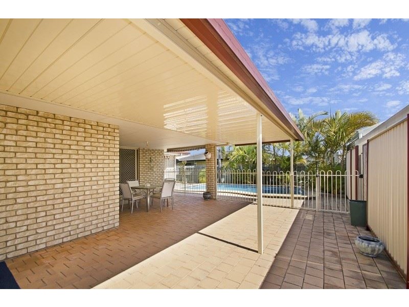 8 Clovelly Place, Sandstone Point QLD 4511