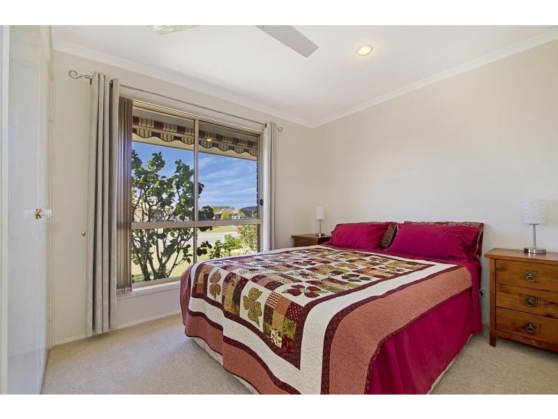8 Clovelly Place, Sandstone Point QLD 4511