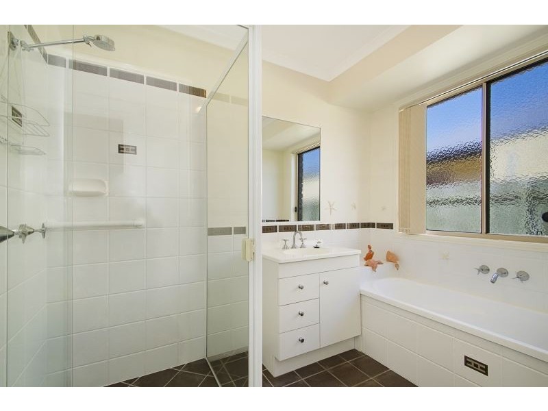 8 Clovelly Place, Sandstone Point QLD 4511