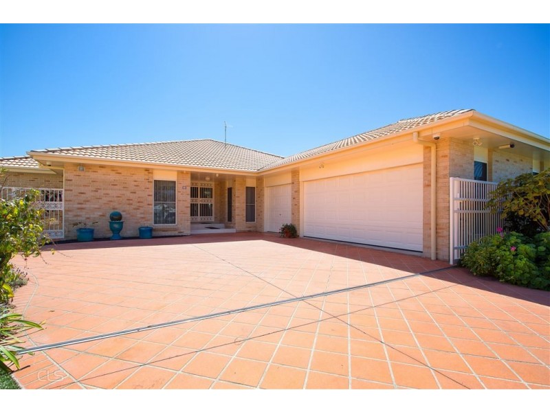 24 Tasman Ct, Banksia Beach QLD 4507