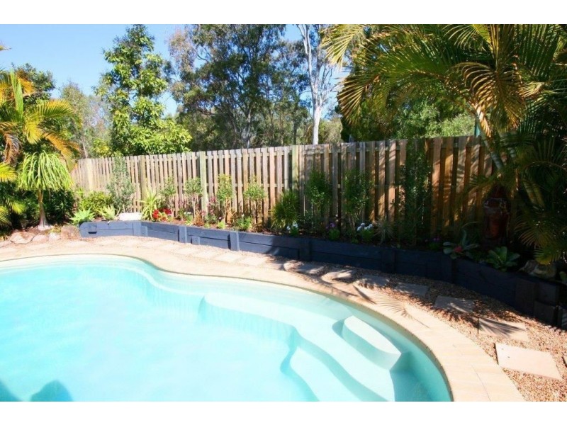 11 Bondi Crt, Sandstone Point QLD 4511