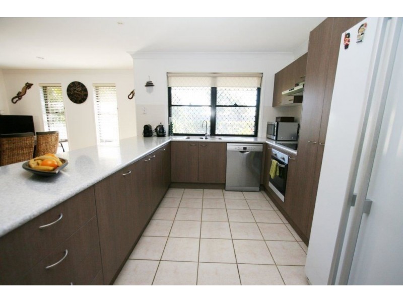 11 Bondi Crt, Sandstone Point QLD 4511