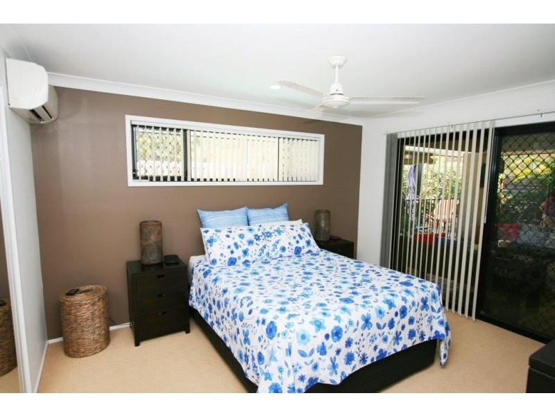 11 Bondi Crt, Sandstone Point QLD 4511