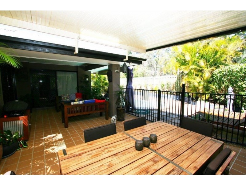 11 Bondi Crt, Sandstone Point QLD 4511