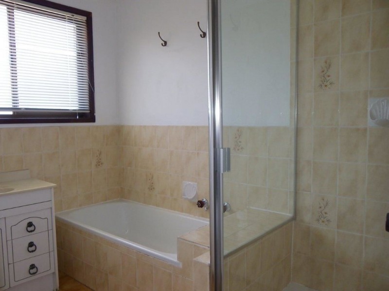 61 Bestmann Road East, Sandstone Point QLD 4511