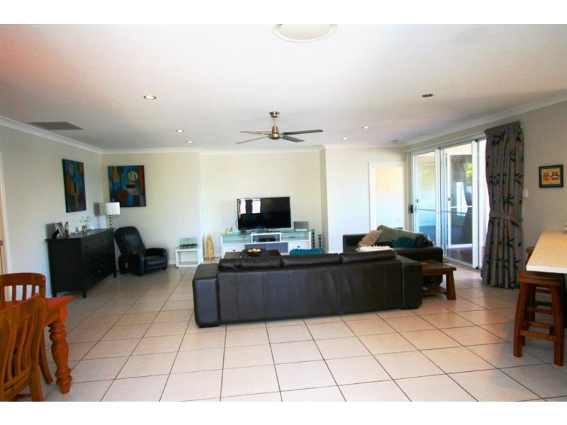 5 Blueberry St, Banksia Beach QLD 4507