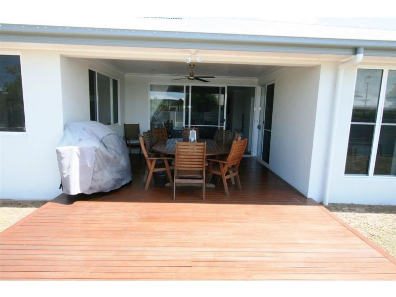 5 Blueberry St, Banksia Beach QLD 4507