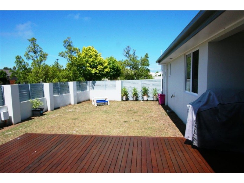 5 Blueberry St, Banksia Beach QLD 4507