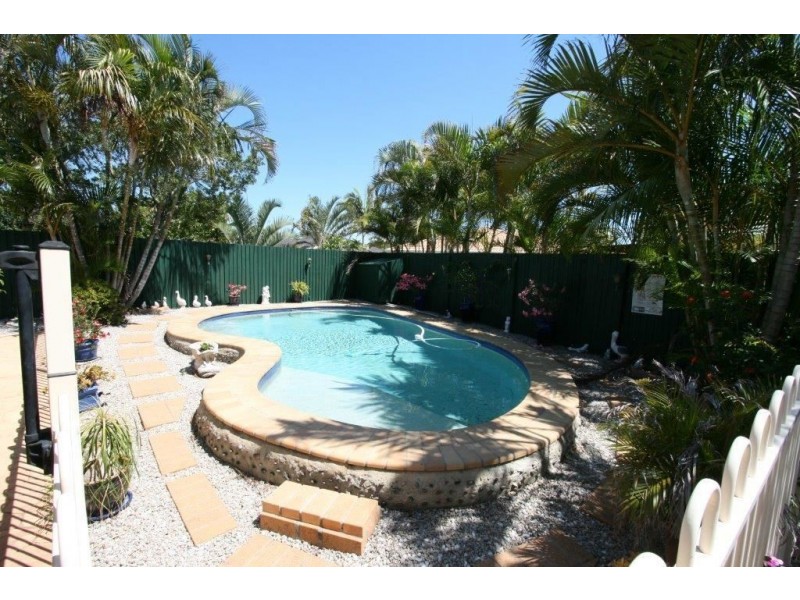 54 Voyagers Dr, Banksia Beach QLD 4507