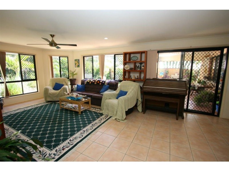 29 Seaforth St, Sandstone Point QLD 4511