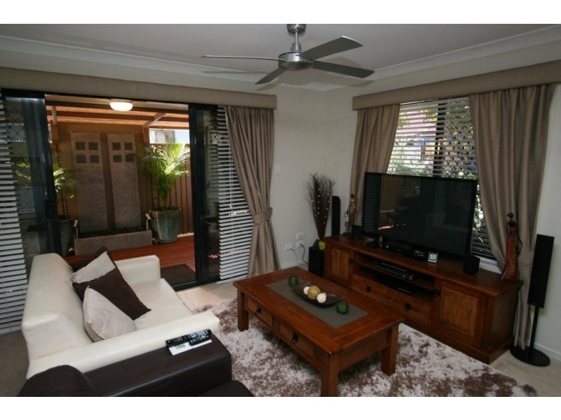 5 Seabreeze Ct, Sandstone Point QLD 4511