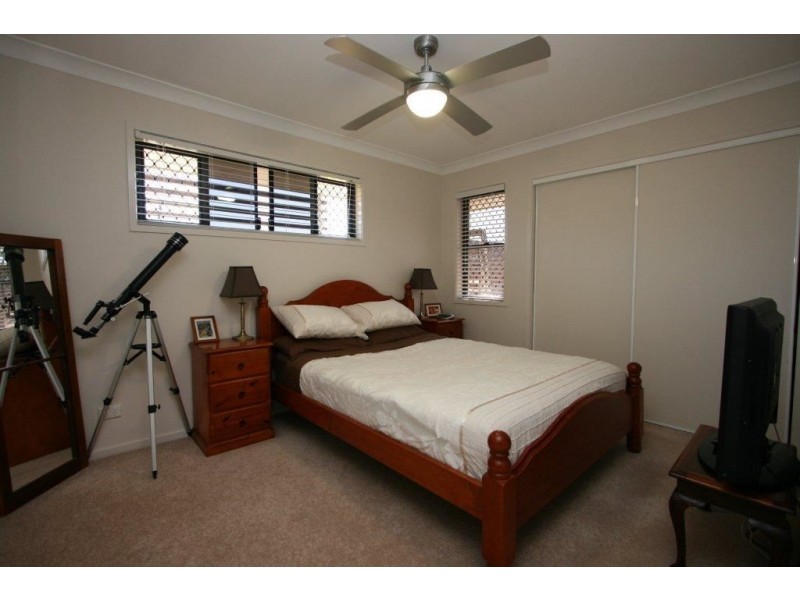 5 Seabreeze Ct, Sandstone Point QLD 4511