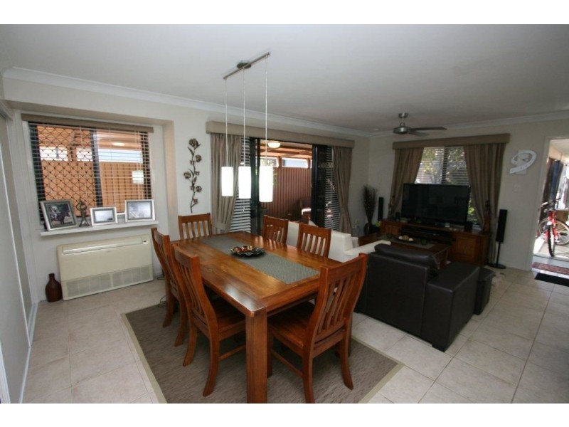 5 Seabreeze Ct, Sandstone Point QLD 4511