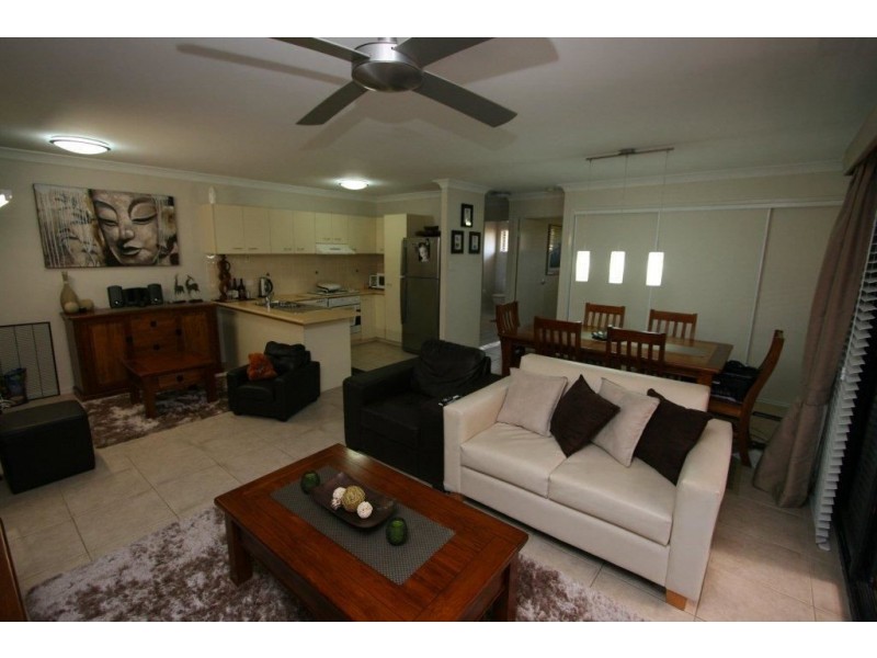 5 Seabreeze Ct, Sandstone Point QLD 4511