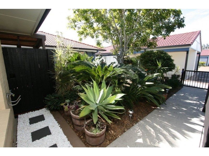 5 Seabreeze Ct, Sandstone Point QLD 4511