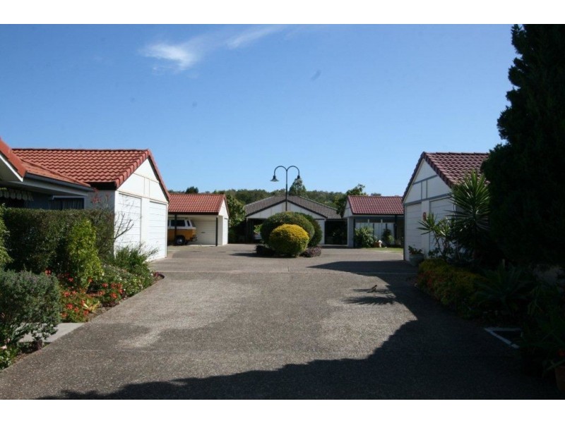 5 Seabreeze Ct, Sandstone Point QLD 4511