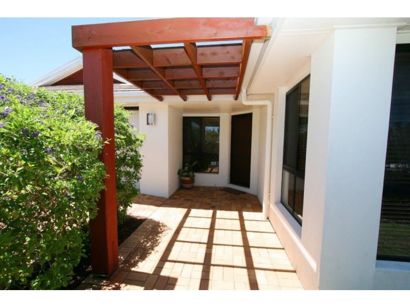 30 Corrimal Place, Sandstone Point QLD 4511