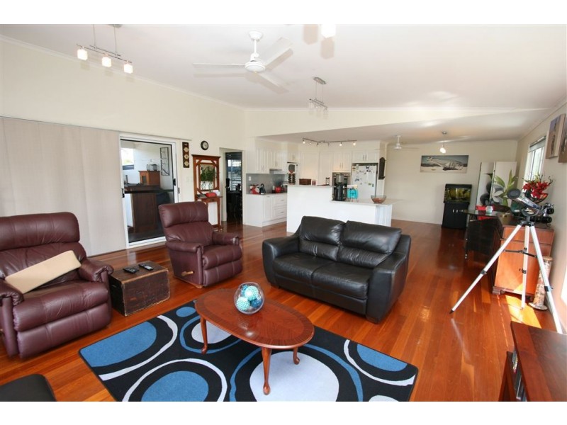 10 Elizabeth Batts Crt, Banksia Beach QLD 4507