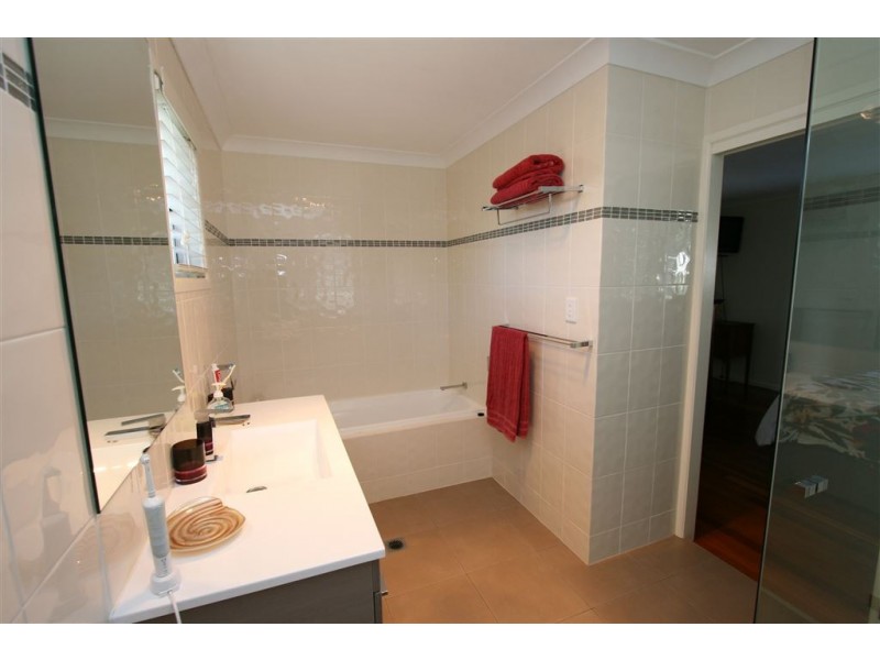 10 Elizabeth Batts Crt, Banksia Beach QLD 4507
