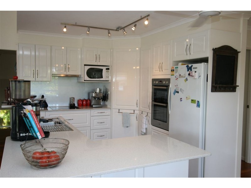 10 Elizabeth Batts Crt, Banksia Beach QLD 4507